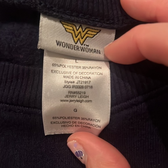 Wonder Woman Sweatshirt. Size Large. EUC! - Picture 3 of 4